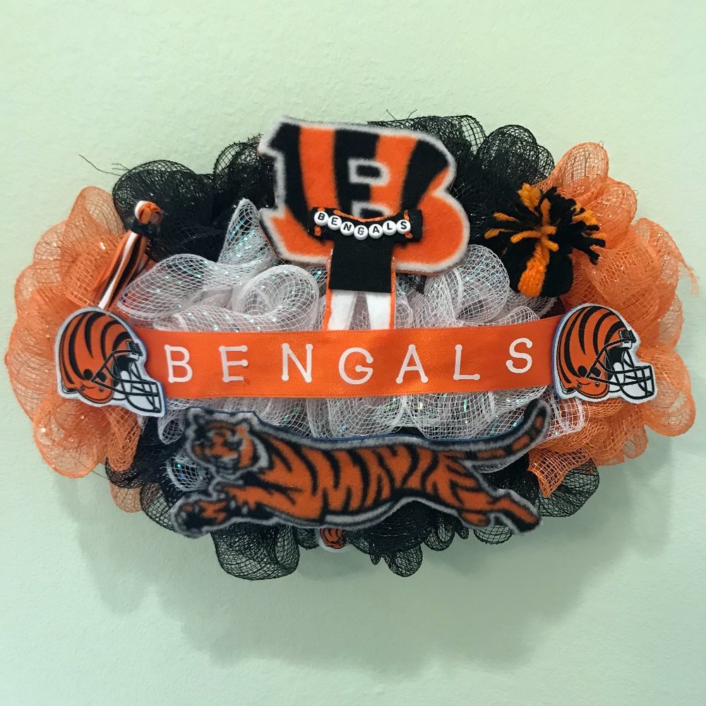 CINCINNATI BENGALS FOOTBALL WALL HANGING